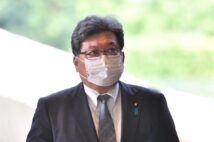 旧統一教会との関係を平然と言い逃れする萩生田光一氏ら(写真/AFP=時事)