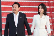 韓国・尹錫悦大統領(左)と金建希夫人(写真/共同通信社)