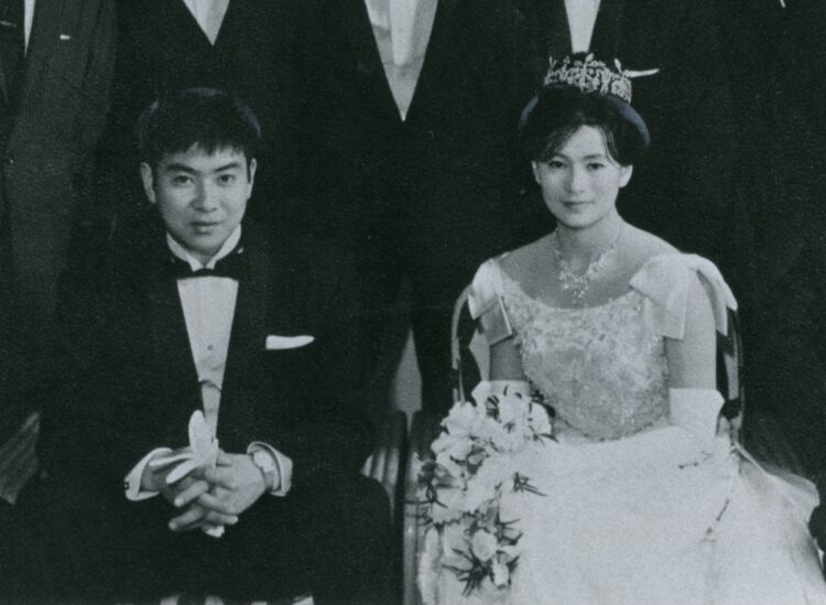 石原裕次郎さんとまき子さんの結婚式でのウエディングドレスも森さんがデザイン