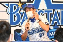 三浦大輔監督の采配がズバリ的中(時事通信フォト)
