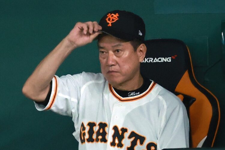 原監督はなぜ炭谷銀仁朗を放出したのか（時事通信フォト）