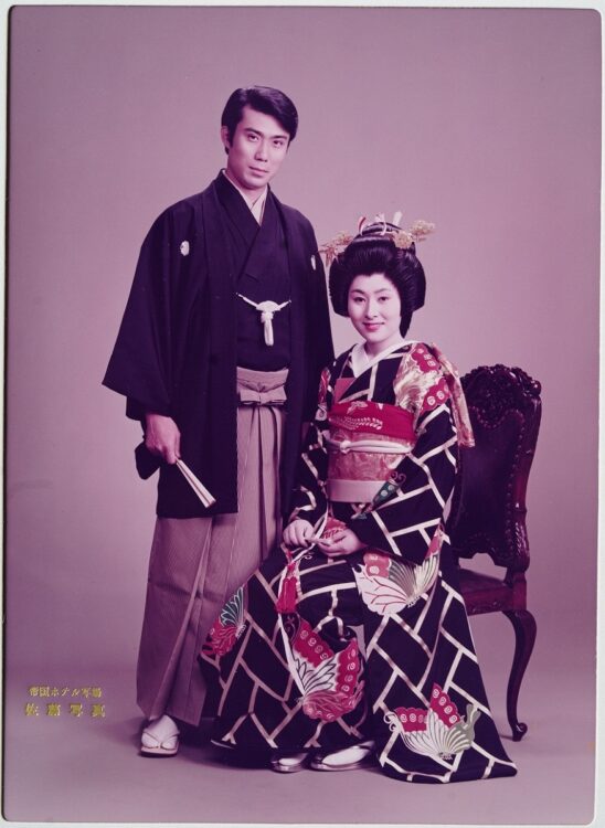 吉右衛門さん31歳、知佐さん19歳で結婚。知佐さんは慶應義塾大学2年生だった