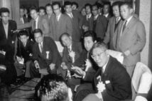 今の派閥とは何が違ったか(写真は1960年の遊説先での池田陣営/共同通信社)