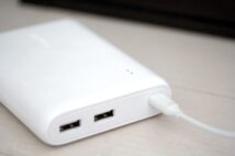 なぜ外ではなく自宅で重宝？　モバイルバッテリーを家の中で使う人たちの切実な事情
