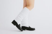 Y2Kファッションで人気の「ルーズソックス」　令和の女子はどう履きこなしているか