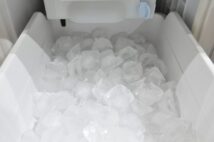 氷は「家で作るもの」から「買うもの」へ　製氷機・製氷皿を使わない人たちの事情