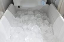 氷は「家で作るもの」から「買うもの」へ 製氷機・製氷皿を使わない人たちの事情
