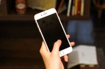 「買い替えは型落ち機種で十分」スマホにお金をかけたくないユーザーたちの選択