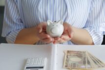 大学生の約半数が利用する奨学金事情　給付型は要件緩和、貸与型は「借金」の自覚を