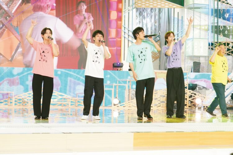 オープニングでは嵐の『Happiness』を披露！　放送後のインタビューで、二宮から「風磨、（振り付けを）間違えたしね」と指摘された菊池。山田がすかさず「お前、やったのか！（笑い）」と詰め寄るも、「あれはアレンジです。間違えてないです」と菊池は必死に弁明。二宮が歌詞のフレーズになぞらえて「走り出しちゃったんだ、勝手に」と追い打ちをかけるも、菊池は「走り出してない！」と、あくまでアレンジだとアピール（笑い）