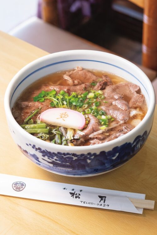 「お食事 松月」米澤牛肉ラーメン （撮影／佐藤敏和） 