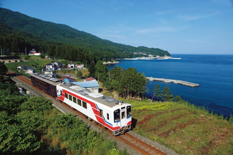 三陸鉄道リアス線（岩手県。撮影／山崎友也）