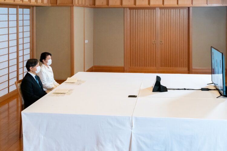 公務にはオンラインで出席されることも（2022年5月、東京・千代田区。写真／宮内庁提供）