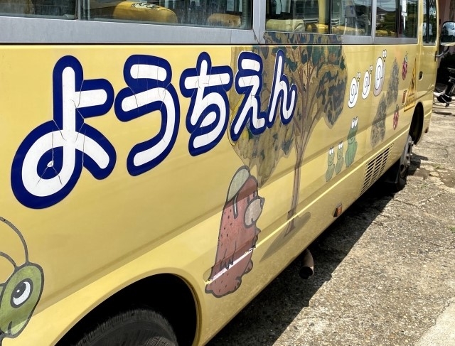 実はプロのドライバーが運転していないことが多い送迎バス（イメージ）