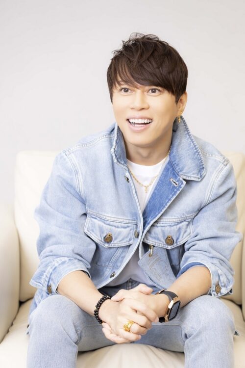 カバーと同じ衣裳を着て登場してくれた西川さん。すべて自身でスタイリングするオシャレ番長でもある