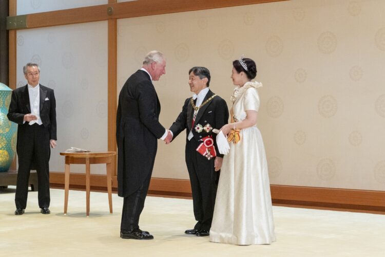 チャールズ皇太子（当時）は即位のお祝いに駆けつけた（2019年10月、東京・千代田区。写真／宮内庁提供）