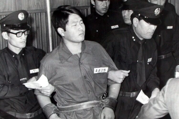 朴正煕夫人を殺害した文世光（写真／AFLO）