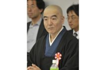 僧侶の玄侑宗久氏は安倍氏国葬をどう考える？（時事通信フォト）