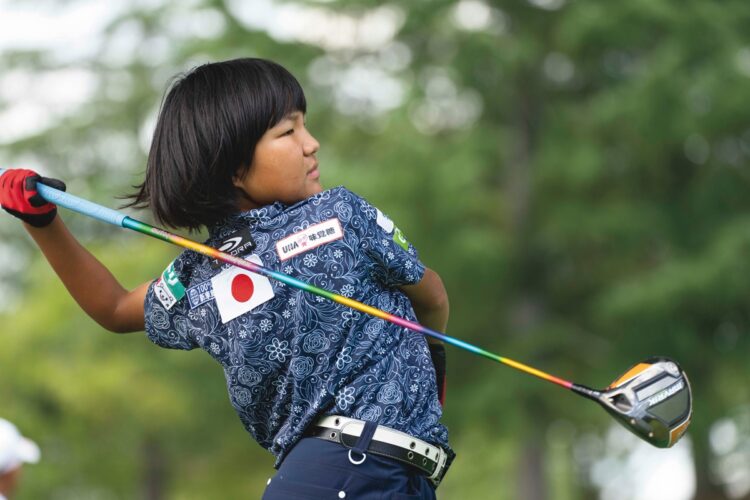 ドライバーは横峯良郎監督のアドバイスで大人と同じシャフト・ヘッドのもので練習