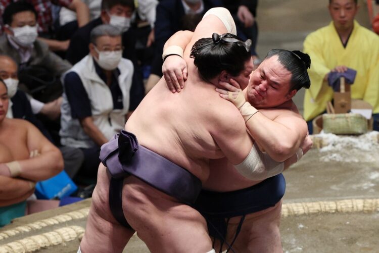 秋場所5日目に照ノ富士を下した玉鷲は今年だけで4つ目の金星（時事通信フォト）