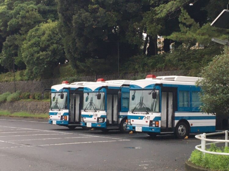 武道館の駐車場には装甲車