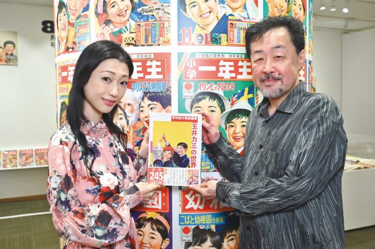 美術史家で明治学院大学教授の山下裕二さんと壇蜜さんが、玉井力三の世界について語り合う（撮影／太田真三）