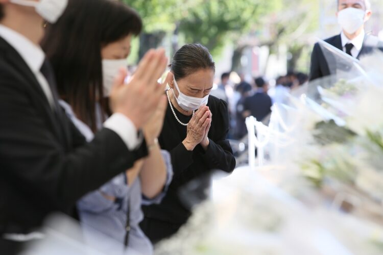 弔問客（写真／JMPA）