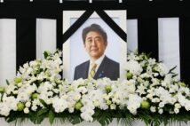 安倍元首相の遺影(時事通信フォト)