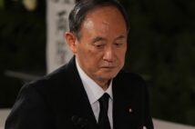 グループを率いる菅氏（写真は国葬時／JMPA）