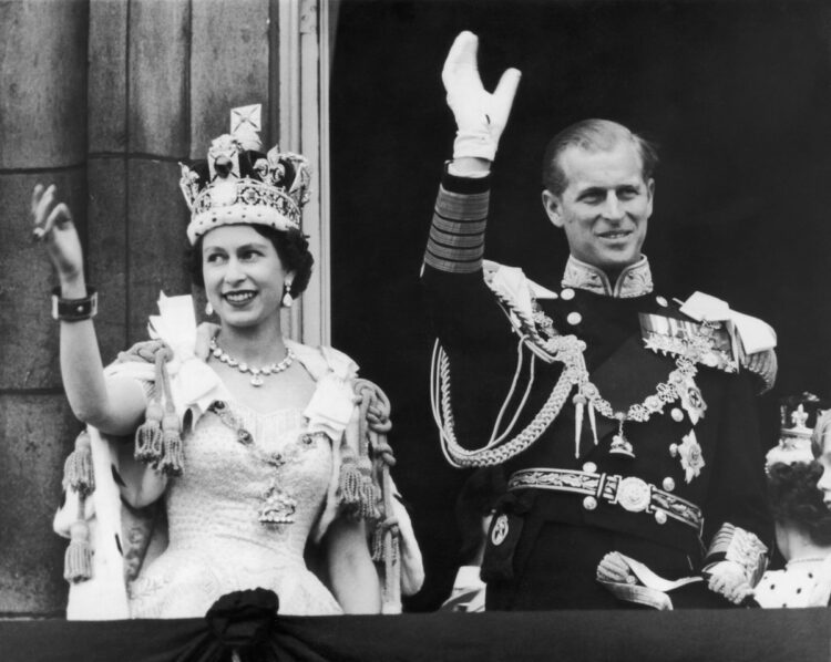 日記をつけていたエリザベス女王（右はフィリップ殿下。1953年。GettyImages）
