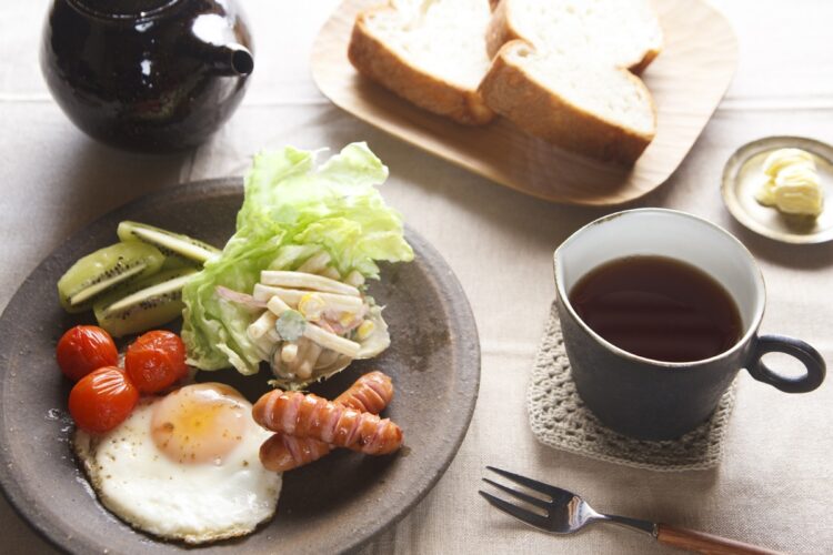 偏りなく食べるのがいちばん健康的かもしれない（写真／GettyImages）