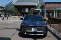 「トヨタbZ4X」と「スバル・ソルテラ」話題のBEVを乗り比べ 20インチタイヤの乗り心地と電費は?
