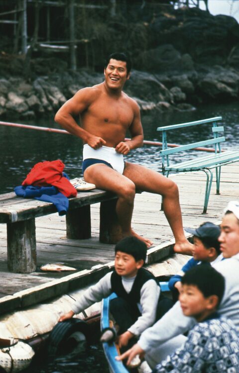 新日本プロレス旗揚げ前の1970年、日本プロレス時代の河口湖合宿。当時27歳で馬場に次ぐ第2のエース格だった猪木だが、翌年に日プロ追放の憂き目に遭う