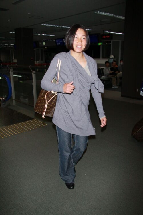 成田空港から出国する伊達公子（2008年）