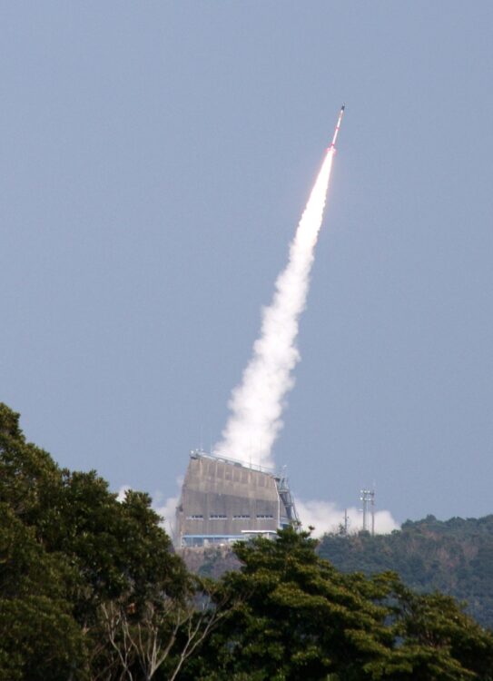 1955年に発射されて以来、“ペンシルロケット”は日本の宇宙開発を支えてきた。写真は「SS-520」。世界的にみると打ち上げ数が少ないのが現状（時事通信フォト）