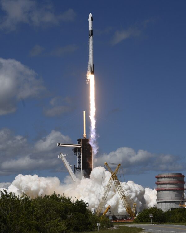 スペースX社の宇宙船「クルードラゴン」は10月7日朝にISSに無事に到着。ロシアのロケットの代替需要でスペースX社の存在感が高まっている（C）UPI／アフロ