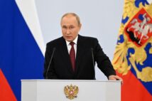 モスクワのクレムリンで、ウクライナ東・南部４州の併合を正当化するロシアのプーチン大統領。2022年9月30日（AFP＝時事）