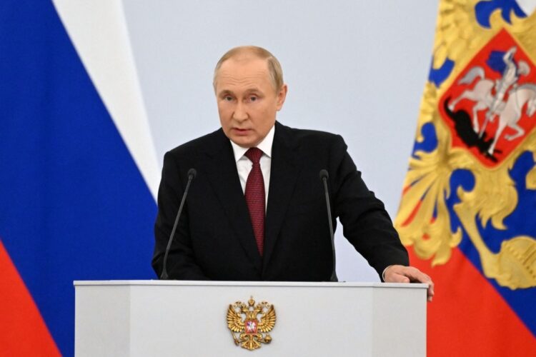 モスクワのクレムリンで、ウクライナ東・南部4州の併合を正当化するロシアのプーチン大統領。2022年9月30日(AFP=時事)