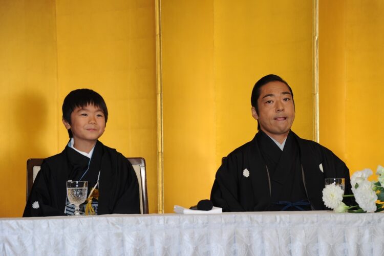 一門を食わせていくことになるのか（写真は襲名当時の香川と團子）