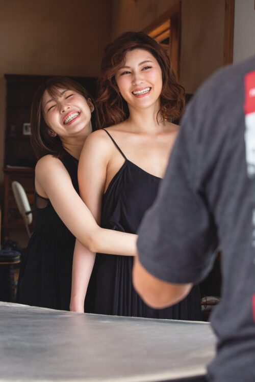写真】楽屋裏の女神たち エイトマン女優「8woman」グラビア撮影