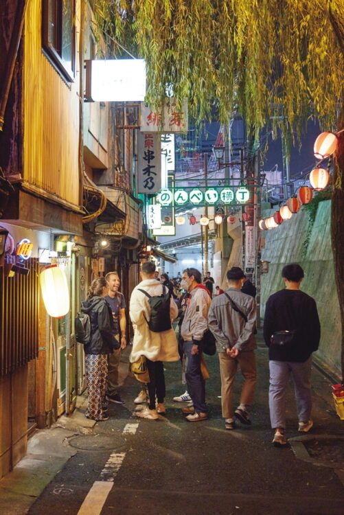 レトロな雰囲気が訪日外国人に大人気（渋谷・のんべい横丁）