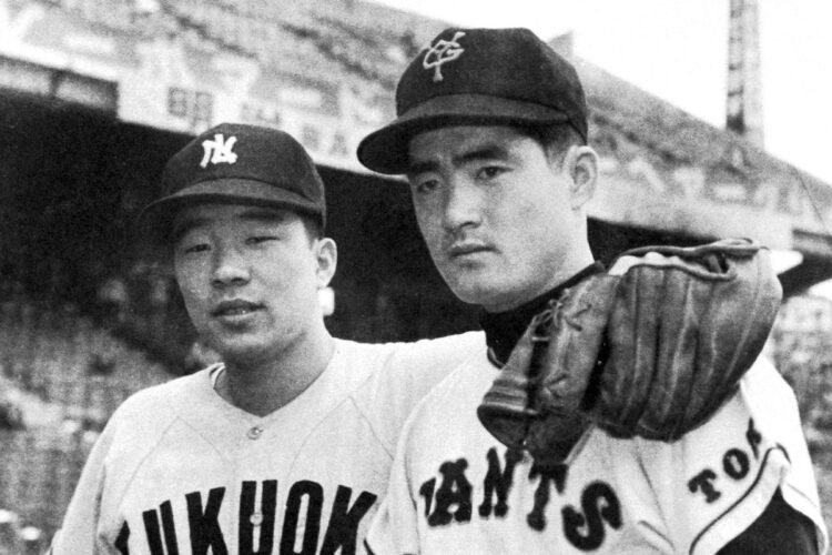 長嶋茂雄（右）と稲尾和久の伝説の名勝負とは（写真／共同通信社）