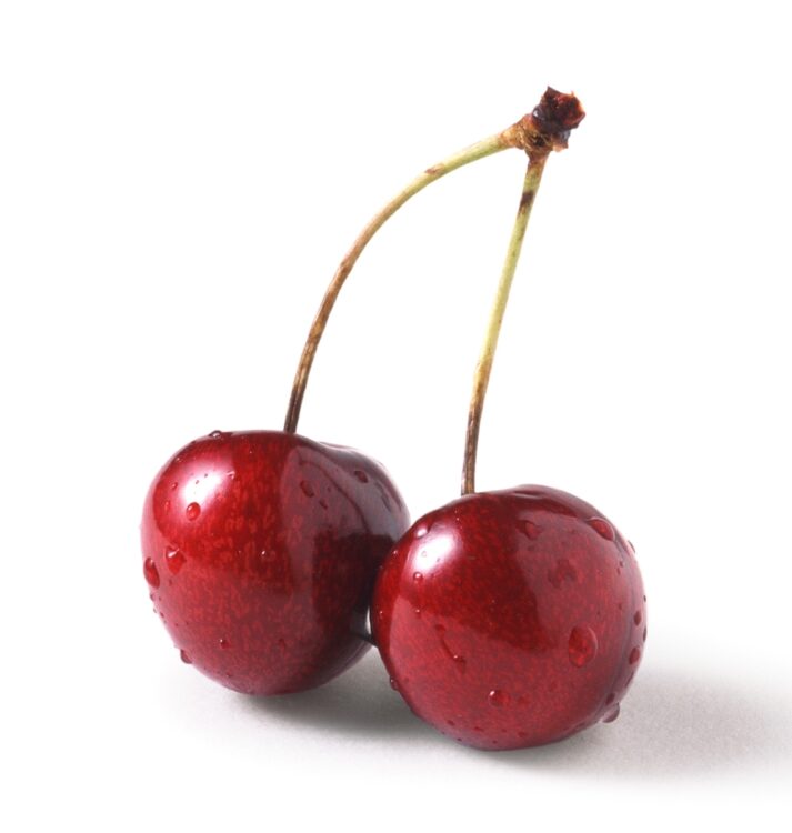 さくらんぼは体を温めるとも言われる食材