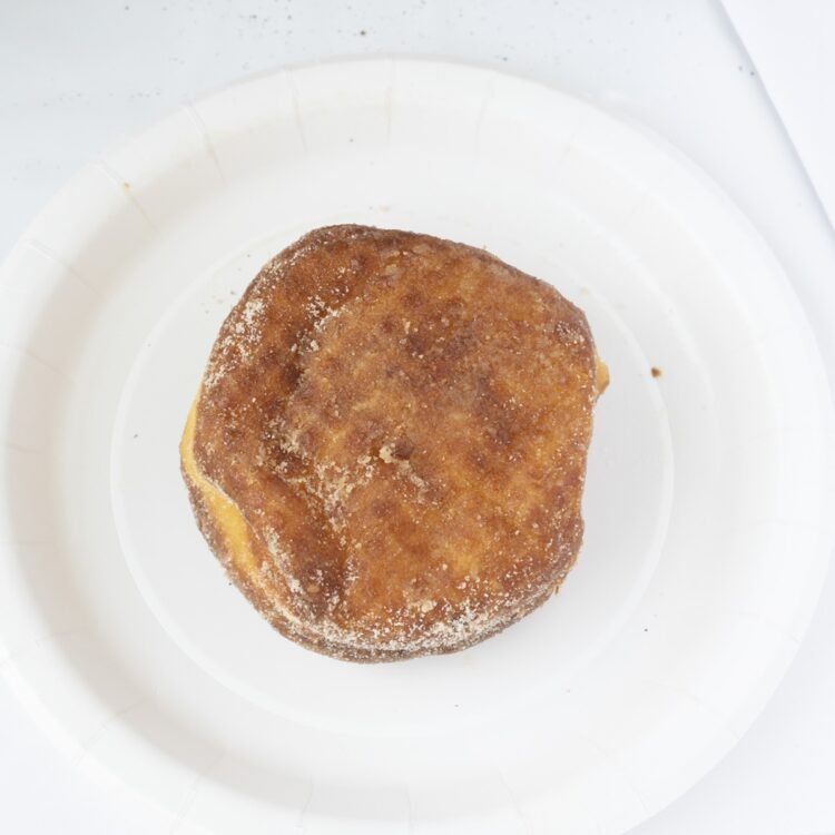 「別名『生ドーナツ』と言われる看板商品の『I'm donut ?』205円。“ふわっふしゅ〜”と溶けてしまう、オリジナリティーのある食感。食べると『生ドーナツ』のゆえんがわかります」（溝呂木さん・以下同）