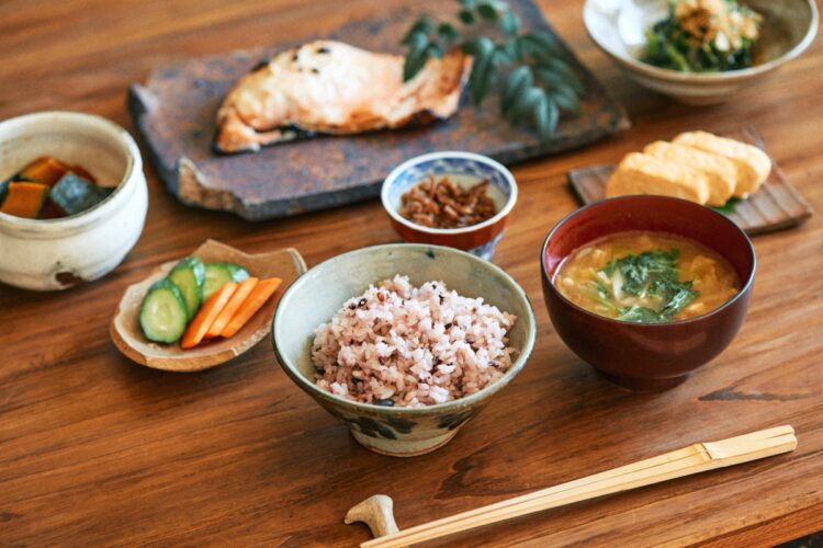 毎日食べている朝食の一例。「昔のおばあちゃんが食べていたような食事が好きなんです」（羽田）写真／「羽田甚商店」公式サイトより