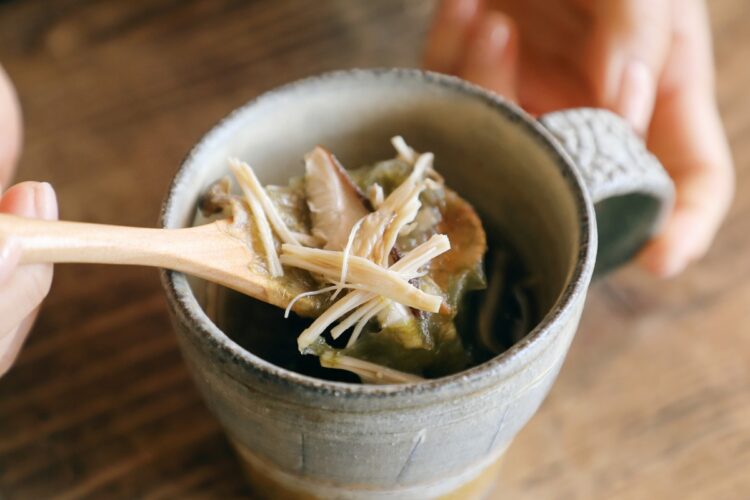 「4種のきのこ養生スープ」は、切り干し大根とおぼろ昆布の2種