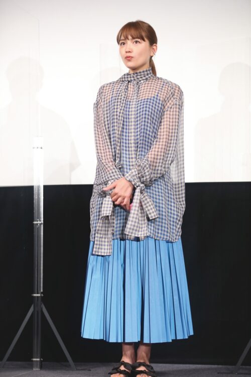 川口春奈は元恋人と今の恋人の間で揺れる役