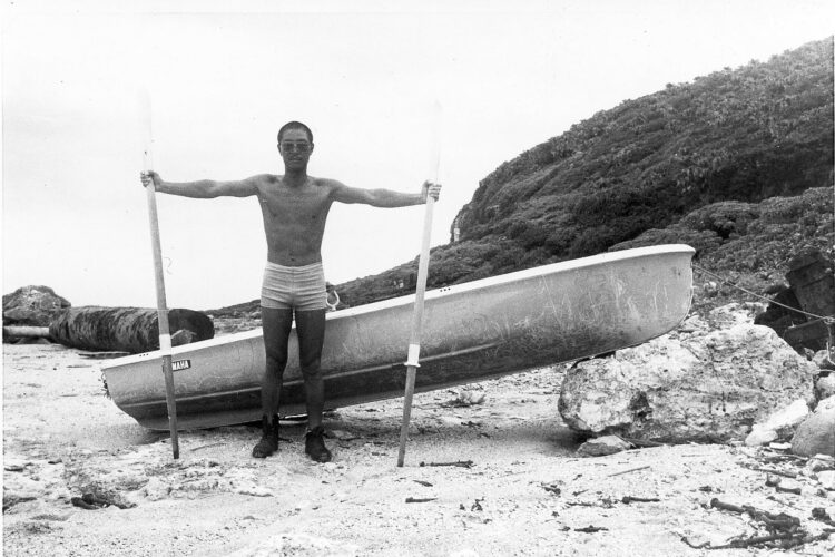 「網走五郎」こと渡辺尚武氏。写真は尖閣諸島・魚釣島に手漕ぎボートで渡航した際のもの（本人提供）