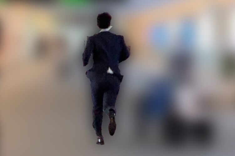 ダッシュする松浦の後ろ姿。186センチ94キロ