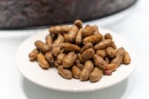 中国産輸入食品の食品衛生法違反が続発 最多は「煎ったピーナッツ」から発がん性カビ毒検出